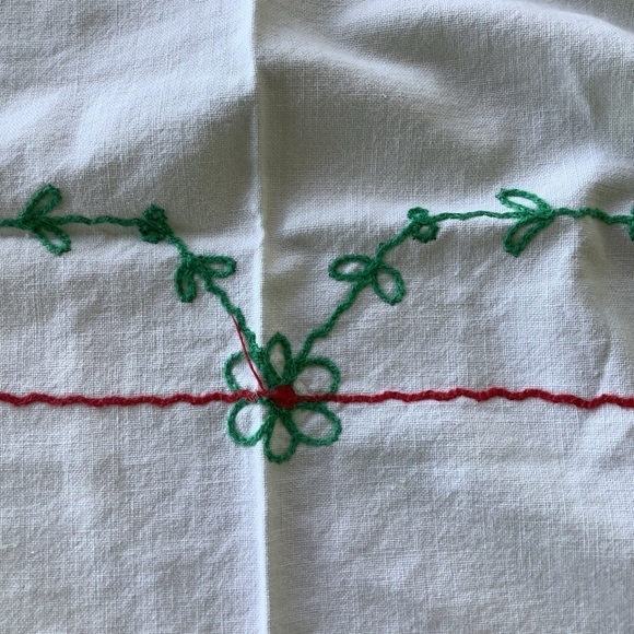 Vintage White Red Teal Embroidered Flower Rectangle Tablecloth Table Linen - Picture 8 of 11
